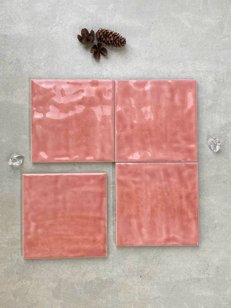 Gạch thẻ vuông bóng gợn 120x120mm màu hồng dâu 03